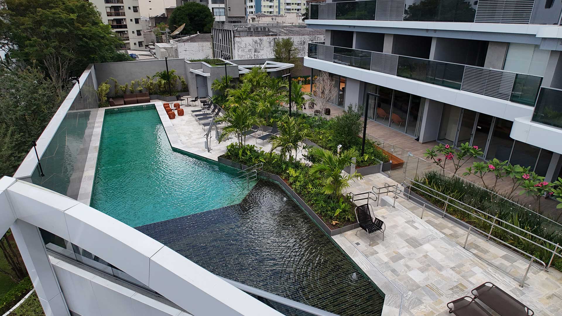 Duo Lifestyle by Helbor — Piscina