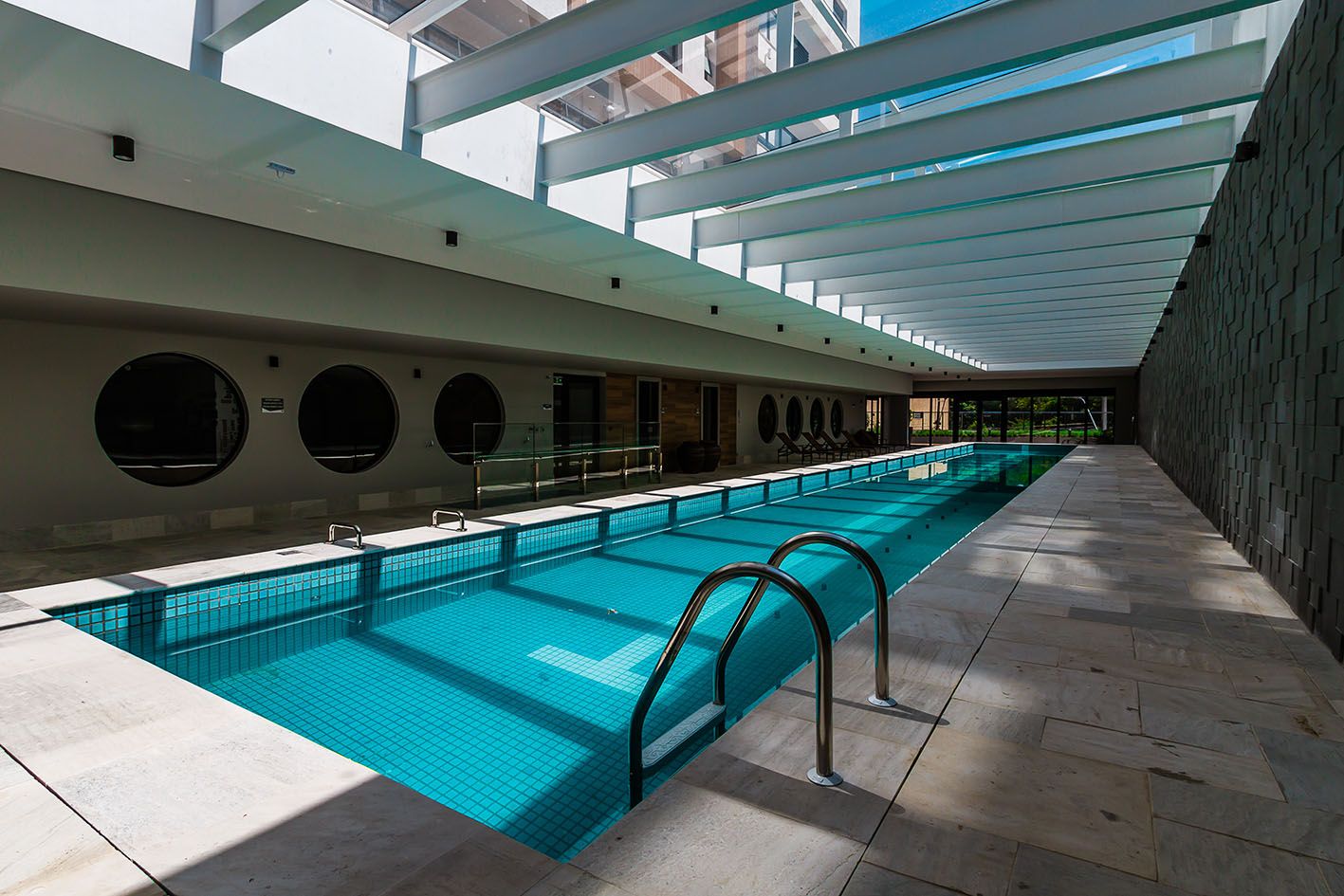 Piscina Adulto com Raia de 25m Coberta e Climatizada