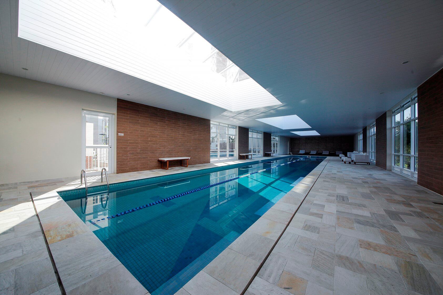 Piscina Coberta e Climatizada com Raia de 25 Metros