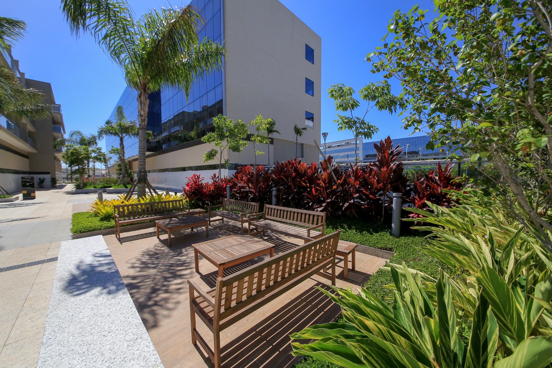 Neolink Office Mall & Stay — Praça