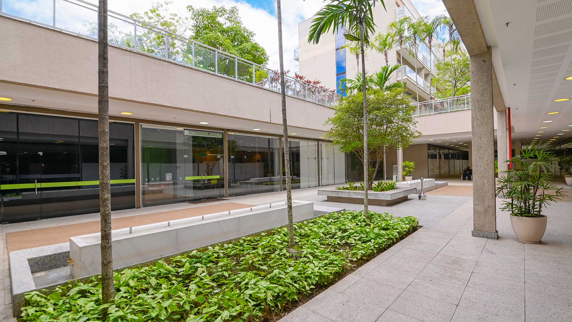 Neolink Office Mall & Stay — Praça