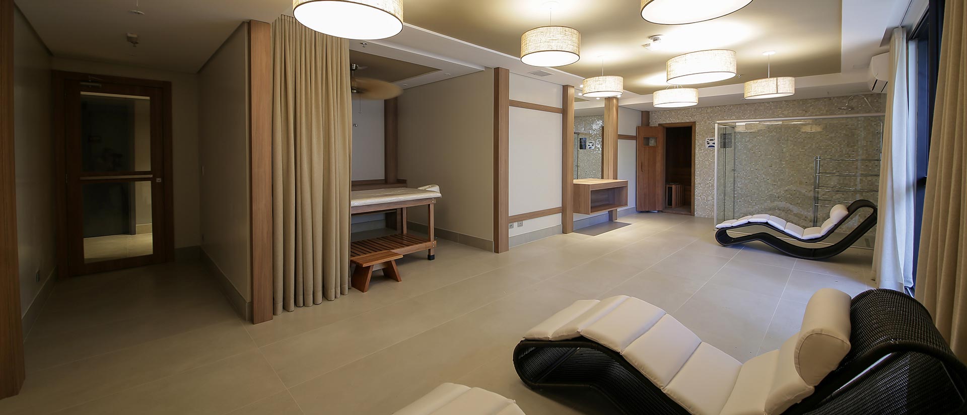 Sauna com sala de descanso e massagem